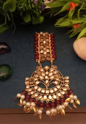 Maroon maang-tikka with Earrings in Very Light Weight Kundan for Wedding 4