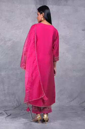 Magenta Nalini