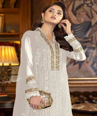 Amazing White Colour Dress For Trendy Looks In Wedding Season 2