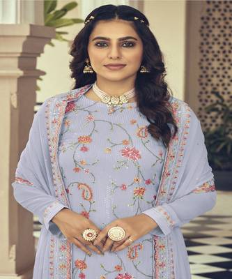 Elegant Traditional Salwaar Suit For Trendy Looks On Blue Colour 2