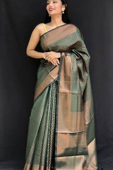 Green Woven Silk Blend Saree With Blouse