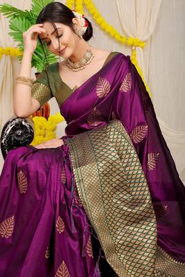 Pink Woven silk blend Saree With Blouse 3