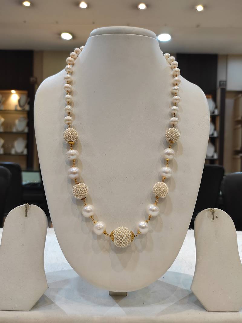White pearl necklace-sets