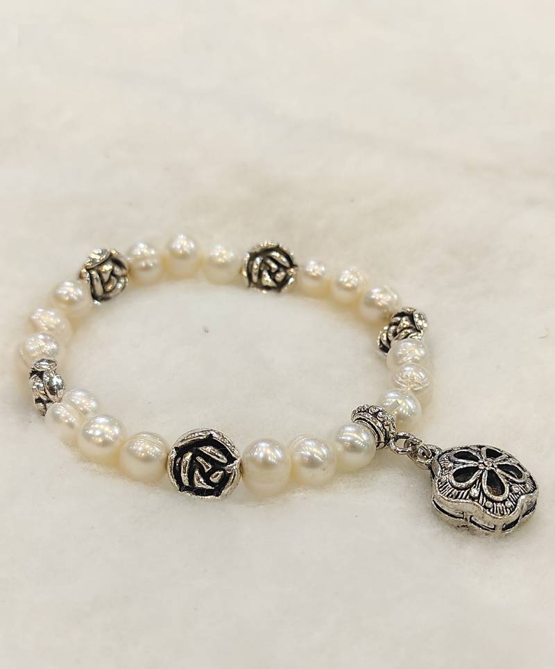 Black pearl bracelets