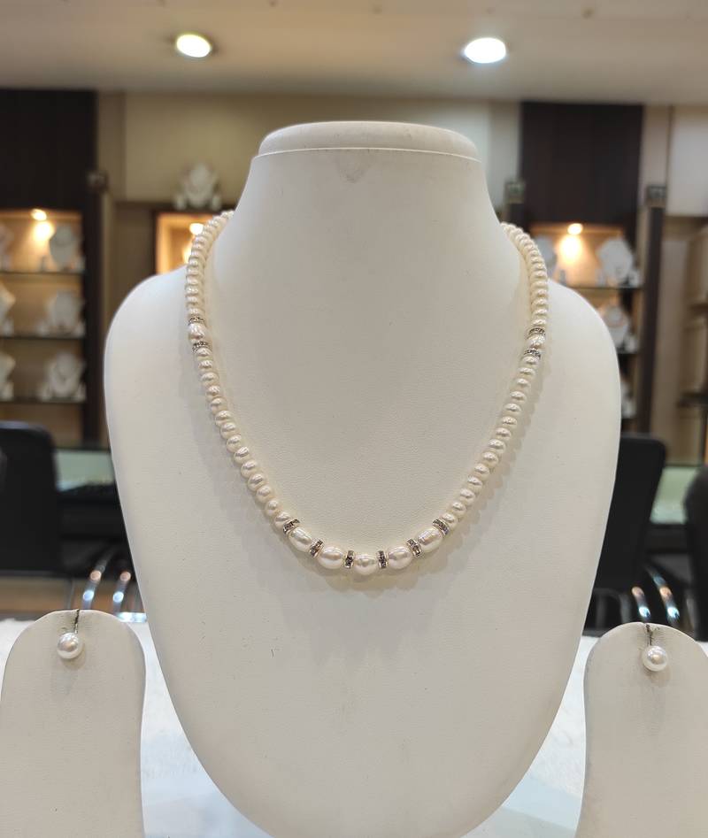 White pearl necklace-sets