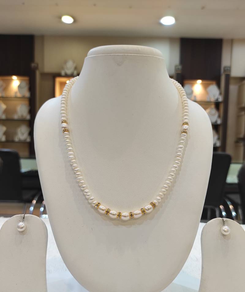 White pearl necklace-sets