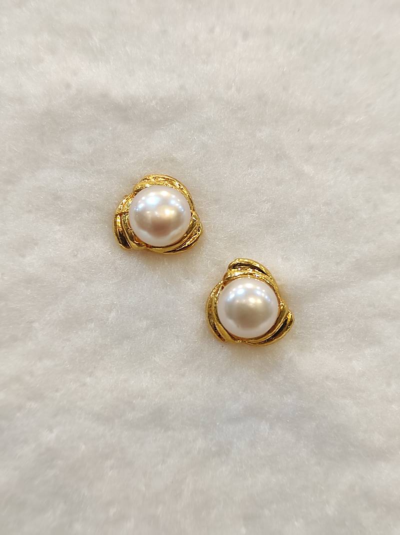 White pearl earrings