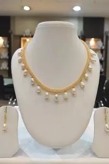 White pearl necklace-sets