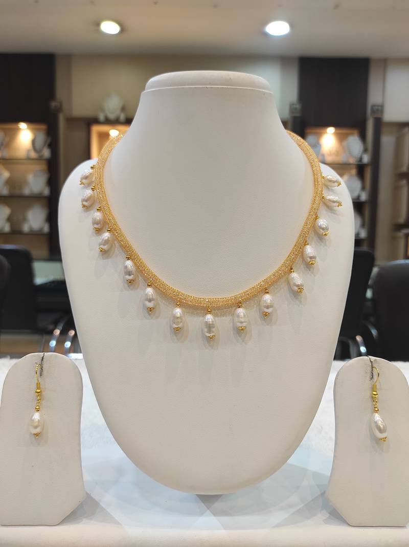 White pearl necklace-sets