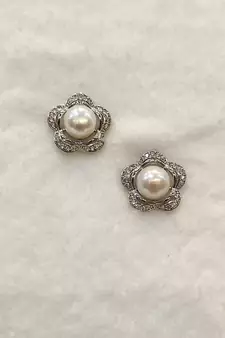 Grey pearl earrings