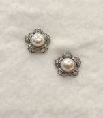 Grey pearl earrings