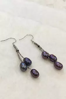 Grey pearl earrings