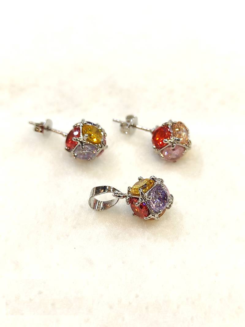 Multicolor diamond pendants
