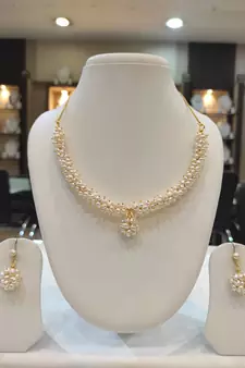 White pearl necklace-sets