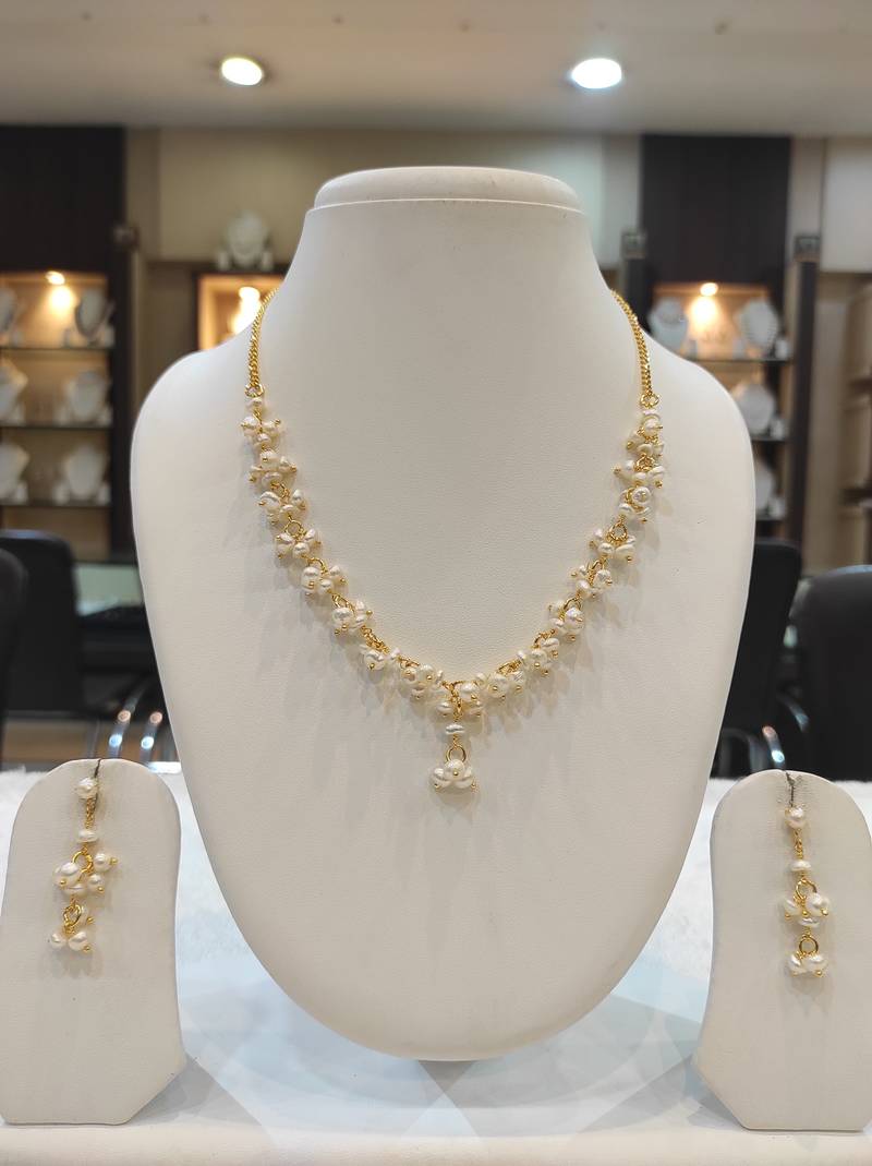 White pearl necklace-sets