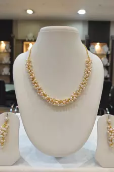 White pearl necklace-sets