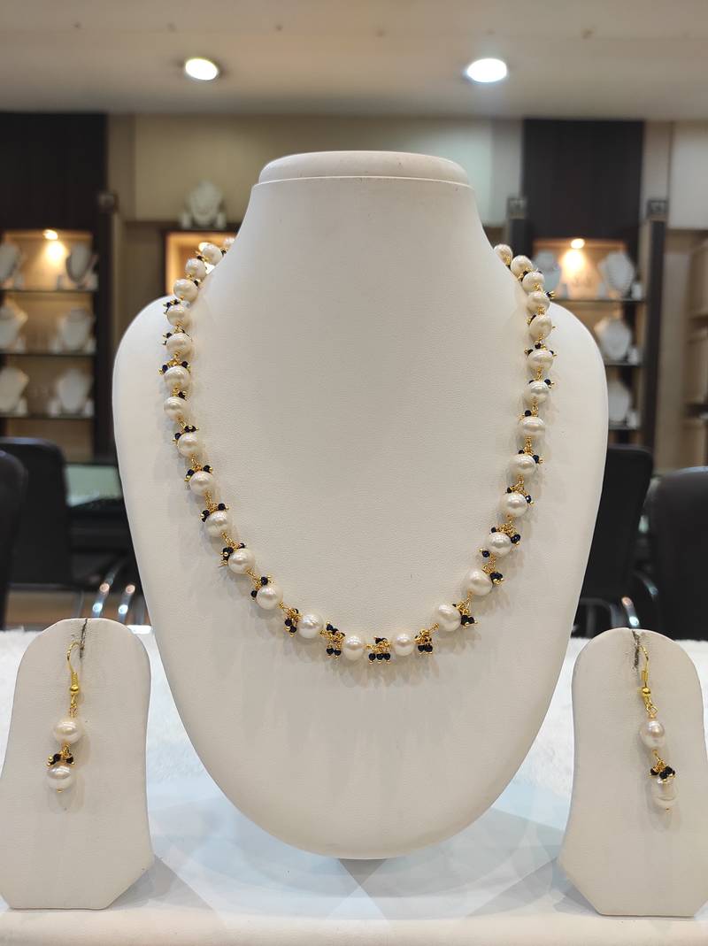 White pearl necklace-sets