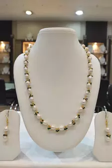 White pearl necklace-sets