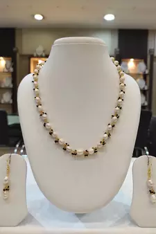 White pearl necklace-sets