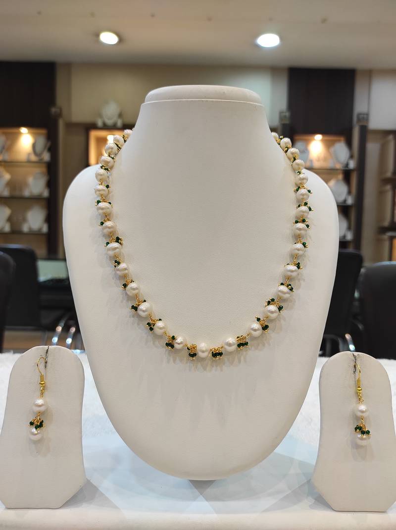 White pearl necklace-sets