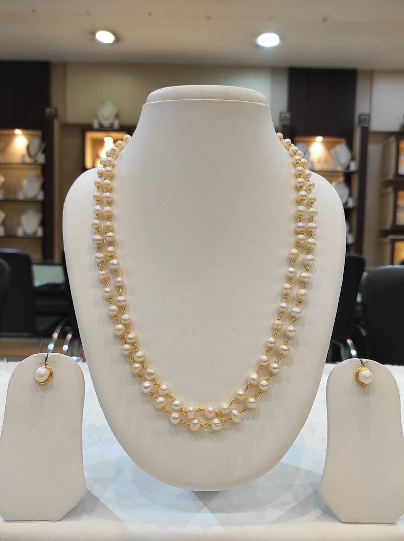 White pearl necklace-sets