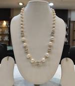 White pearl necklace-sets