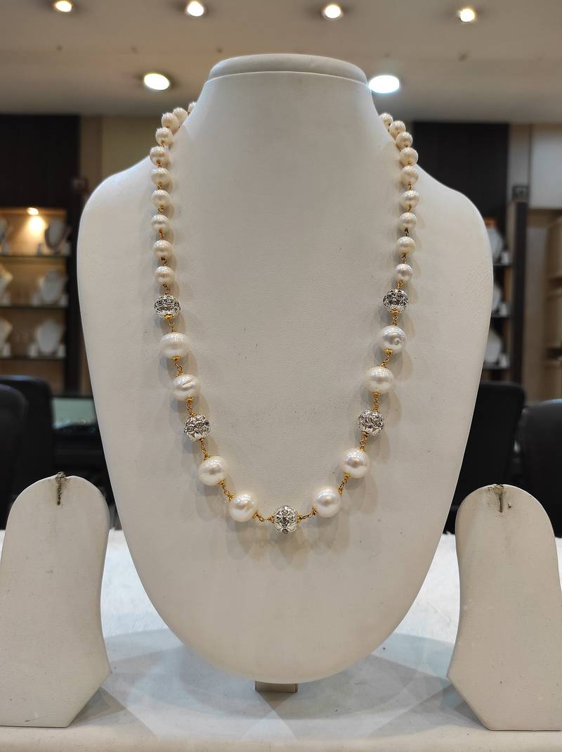 White pearl necklace-sets