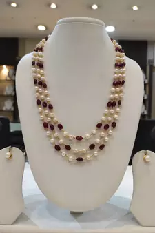 Red pearl necklace-sets
