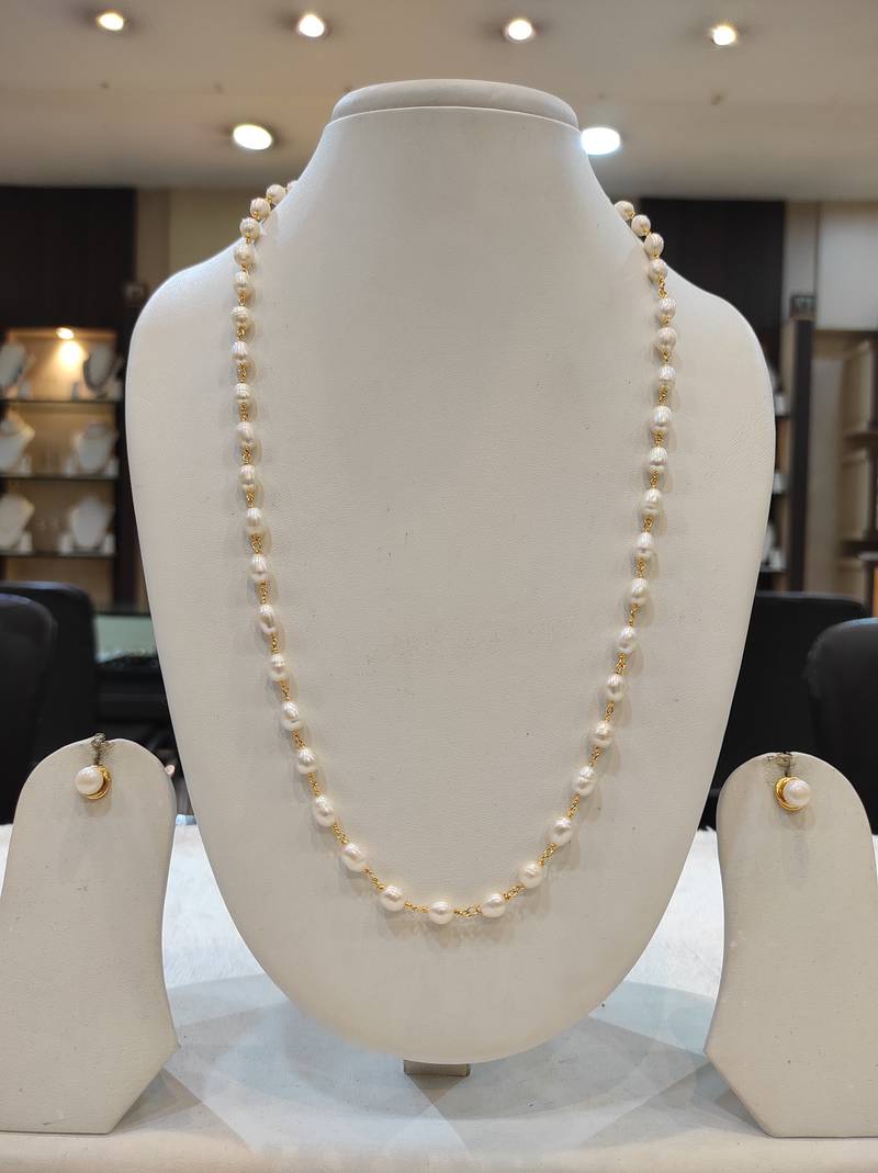 White pearl necklace-sets