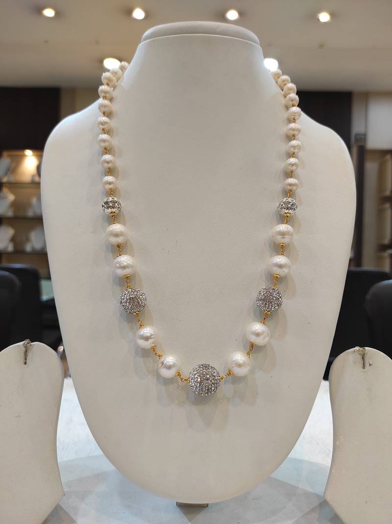 White pearl necklace-sets