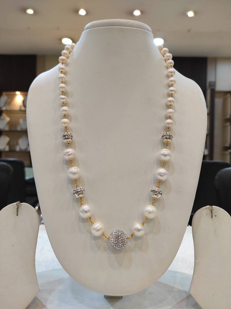 White pearl necklace-sets