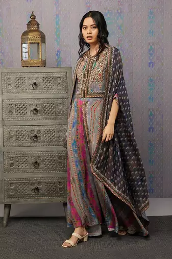 Ikaya Printed Co-Ord Set With Cape