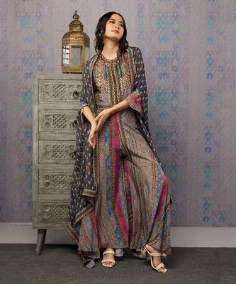 Ikaya Printed Co-Ord Set With Cape 3