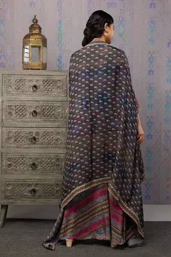 Ikaya Printed Co-Ord Set With Cape