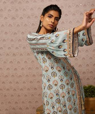 Sarouk Embroidered Angarkha Set 4