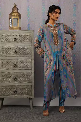 Ikaya Embroidered Kurta Set