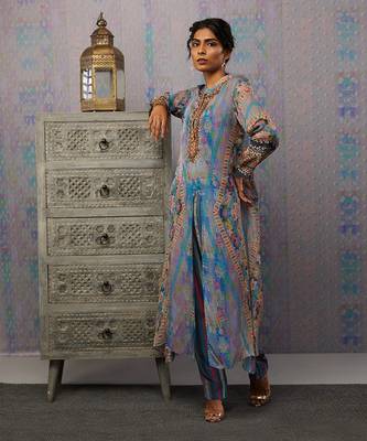 Ikaya Embroidered Kurta Set 3