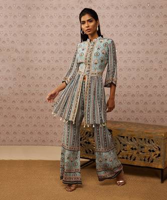 Sarouk Embroidered Kurta Set 2