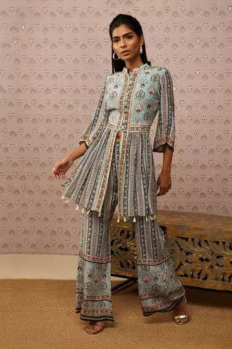 Sarouk Embroidered Kurta Set
