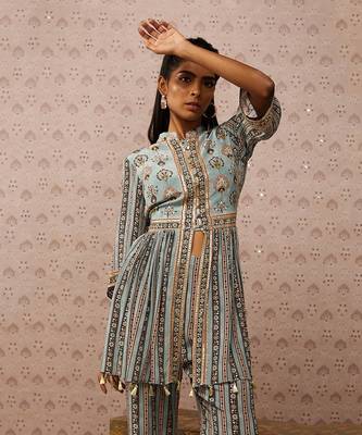 Sarouk Embroidered Kurta Set 3