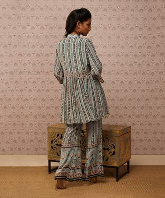 Sarouk Embroidered Kurta Set 4