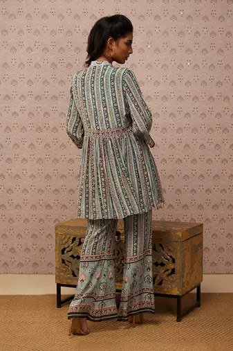 Sarouk Embroidered Kurta Set