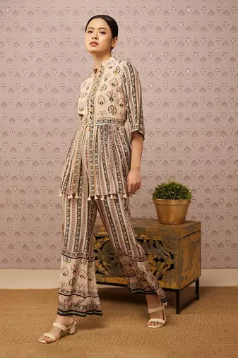 Sarouk Embroidered Kurta Set