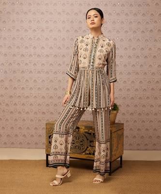 Sarouk Embroidered Kurta Set 3