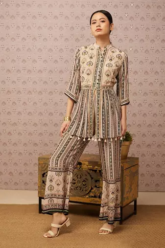 Sarouk Embroidered Kurta Set