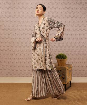 Sarouk Embroidered Angarkha Set 3