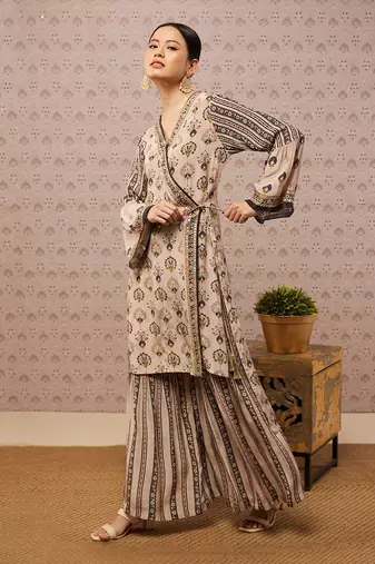 Sarouk Embroidered Angarkha Set