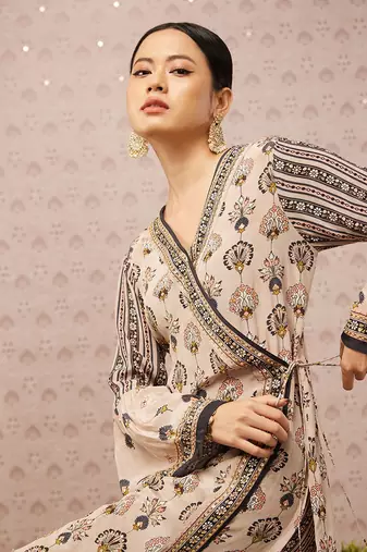 Sarouk Embroidered Angarkha Set