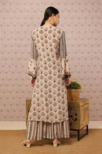 Sarouk Embroidered Angarkha Set