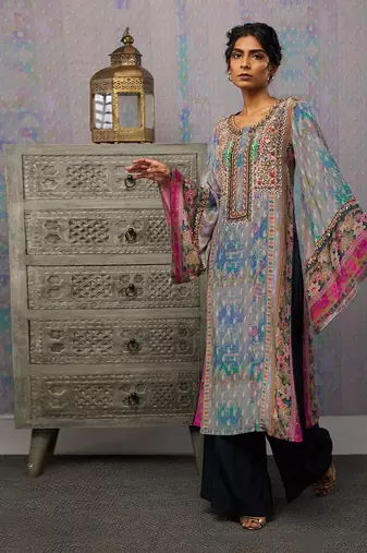 Ikaya Embroidered Kurta Set
